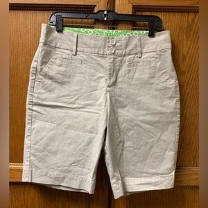 Lee Women’s Just Below The Waist Khaki Beige Bermuda Shorts Size 10 Medium